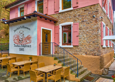 Außenansicht Forsthaus Heiligkreuz Bingen - fotografiert von Bruno Bouyajdad